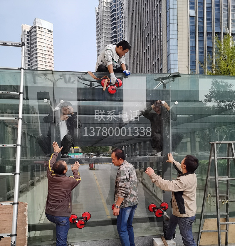 慈溪黄金大厦汽车坡道玻璃更换